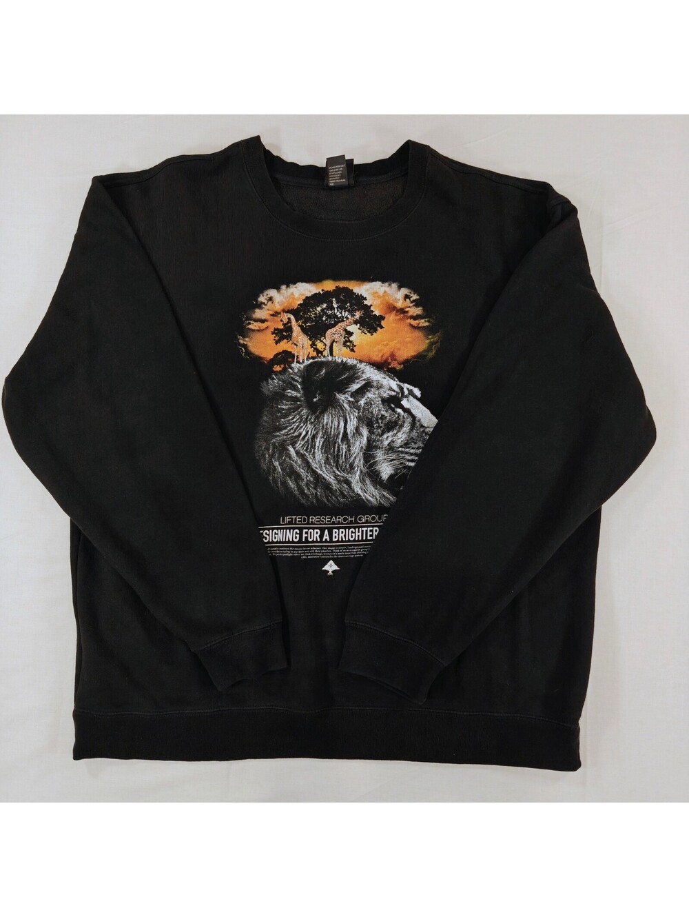 LRG XL Black Crewneck Sweatshirt with Lion and Tree Graphic
